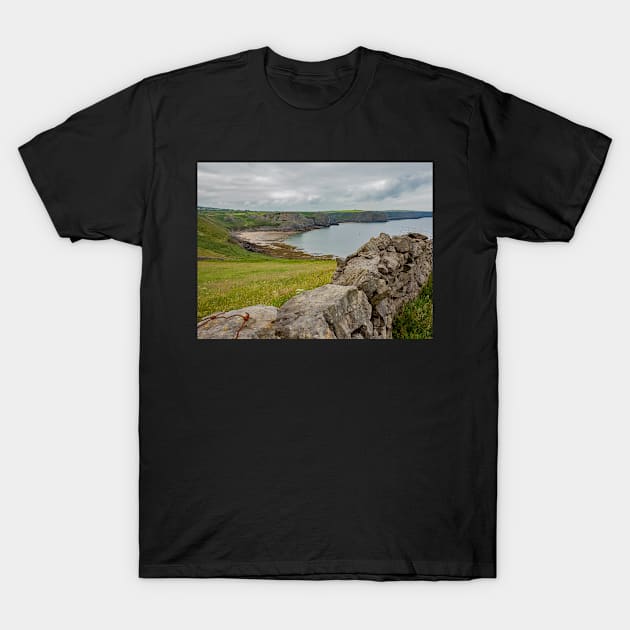 A view of Fall Bay on the South Welsh coast from the cliffs of the Welsh Coastal path T-Shirt by yackers1